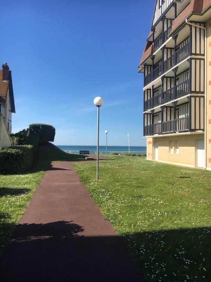 Beautiful Apartment With Gardenlk Cabourg Kültér fotó