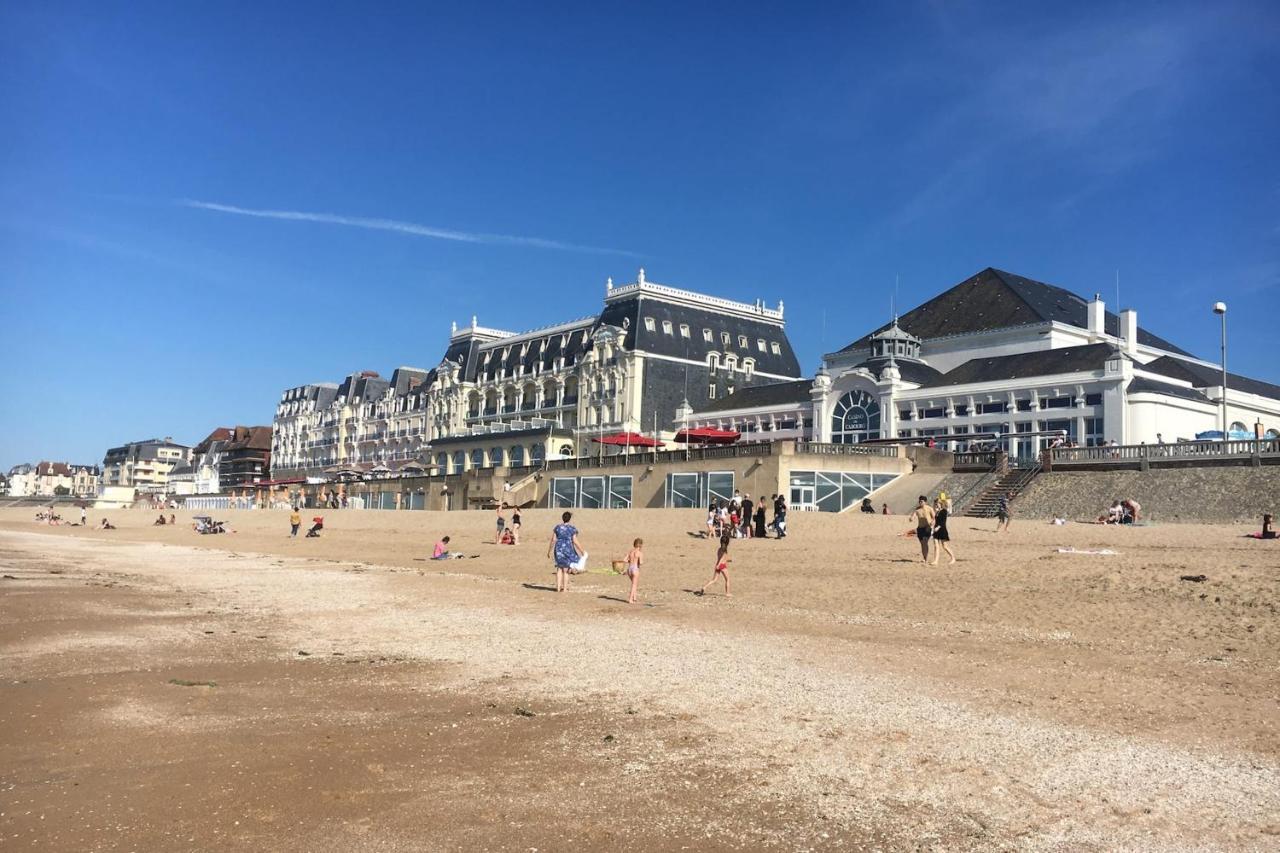 Beautiful Apartment With Gardenlk Cabourg Kültér fotó