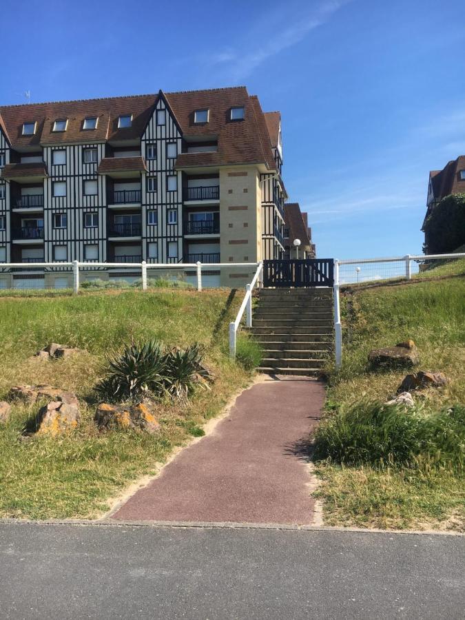 Beautiful Apartment With Gardenlk Cabourg Kültér fotó